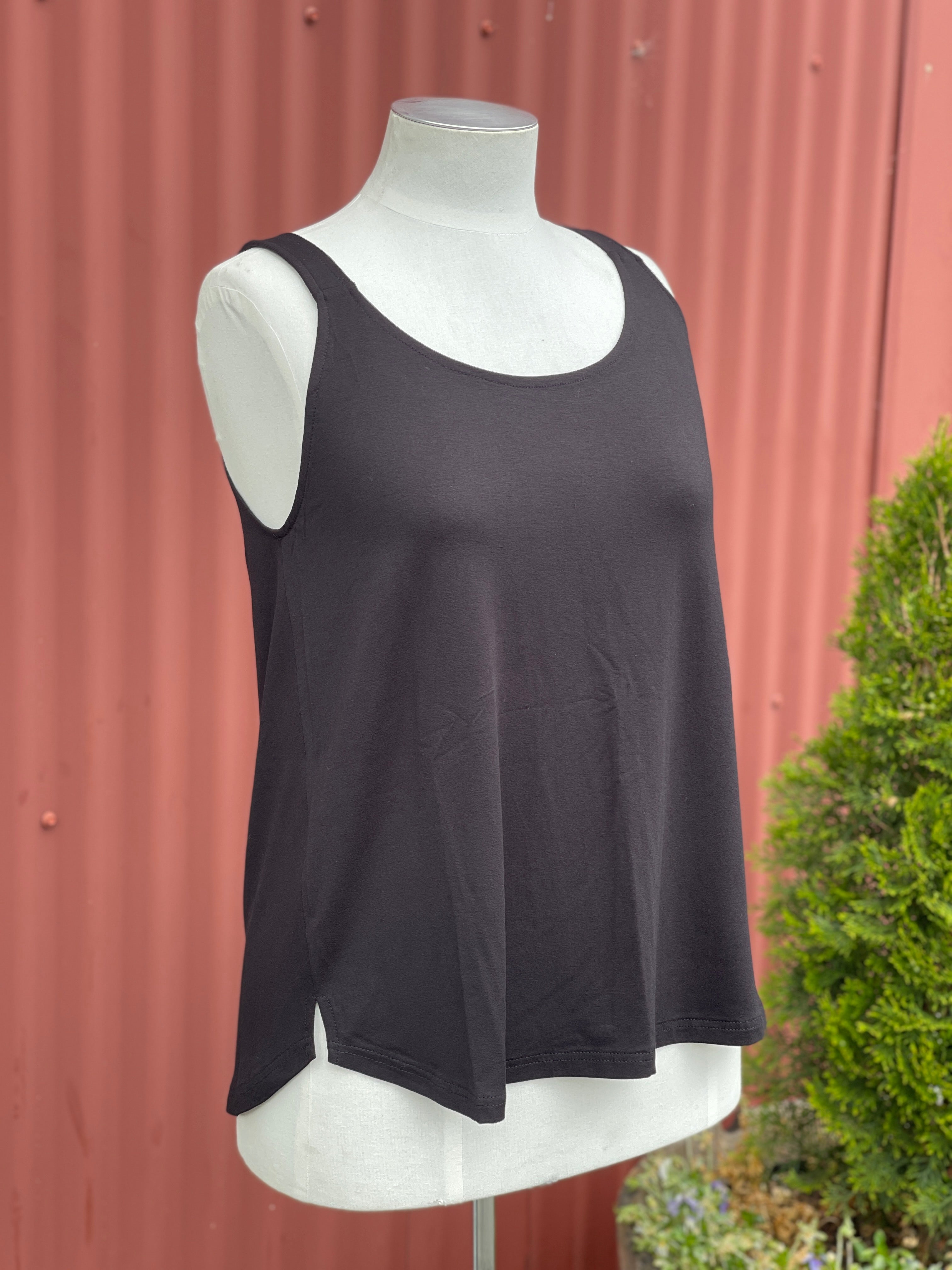 ! Curved Hem Singlet -Black