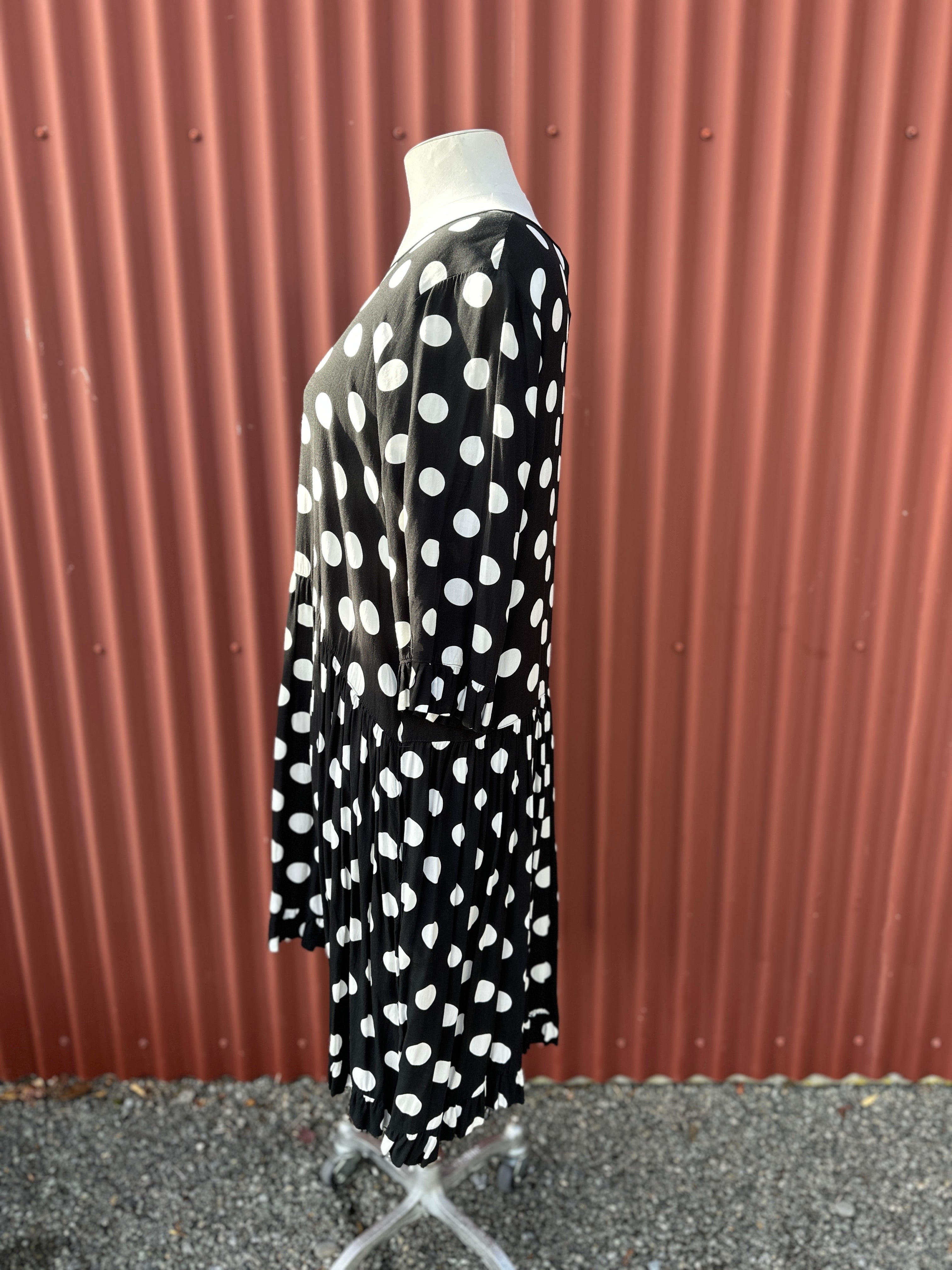 Jellicoe - Black & Whit Spot Dress Size XL (18)