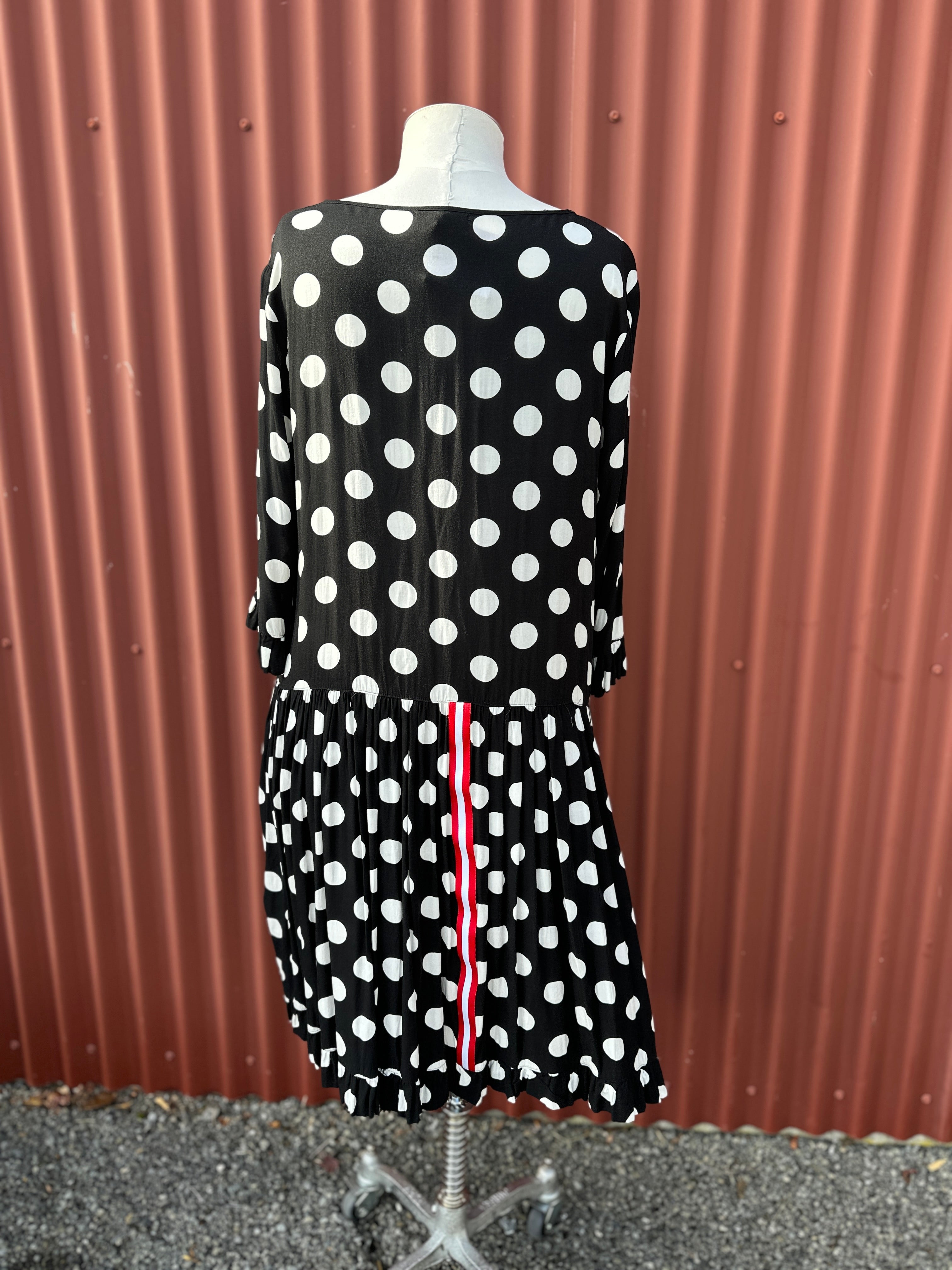 Jellicoe - Black & Whit Spot Dress Size XL (18)