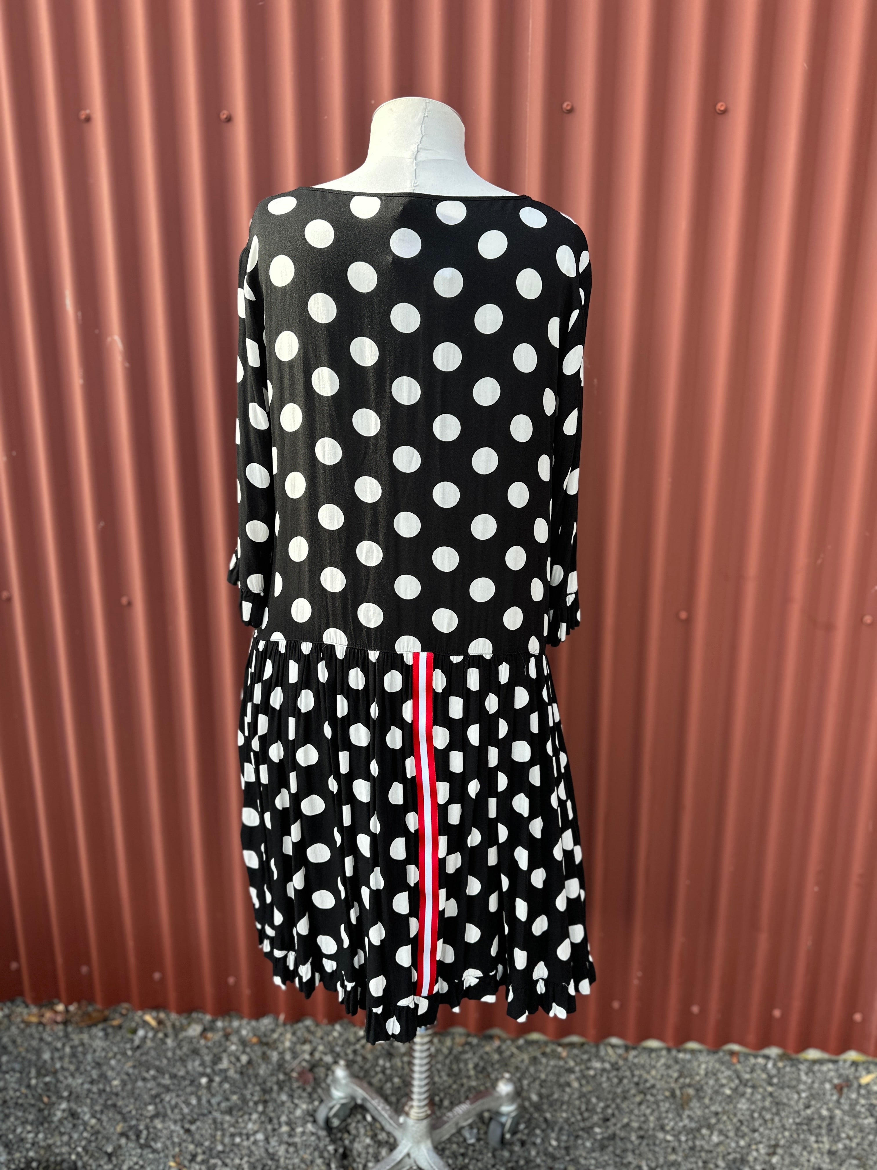 Jellicoe - Black & Whit Spot Dress Size XL (18)