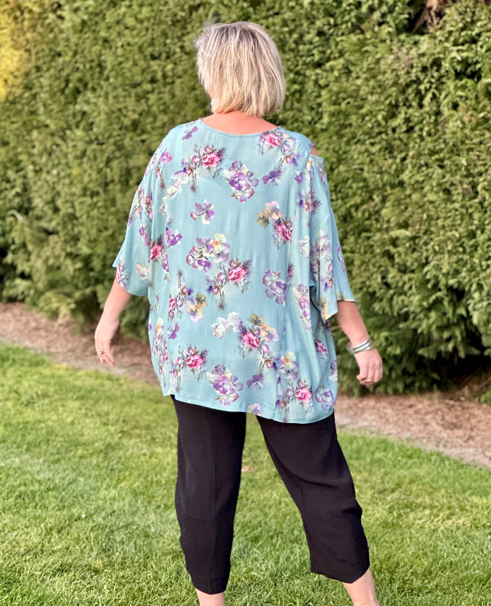 ! A Lizzy Top-Bloom Floral