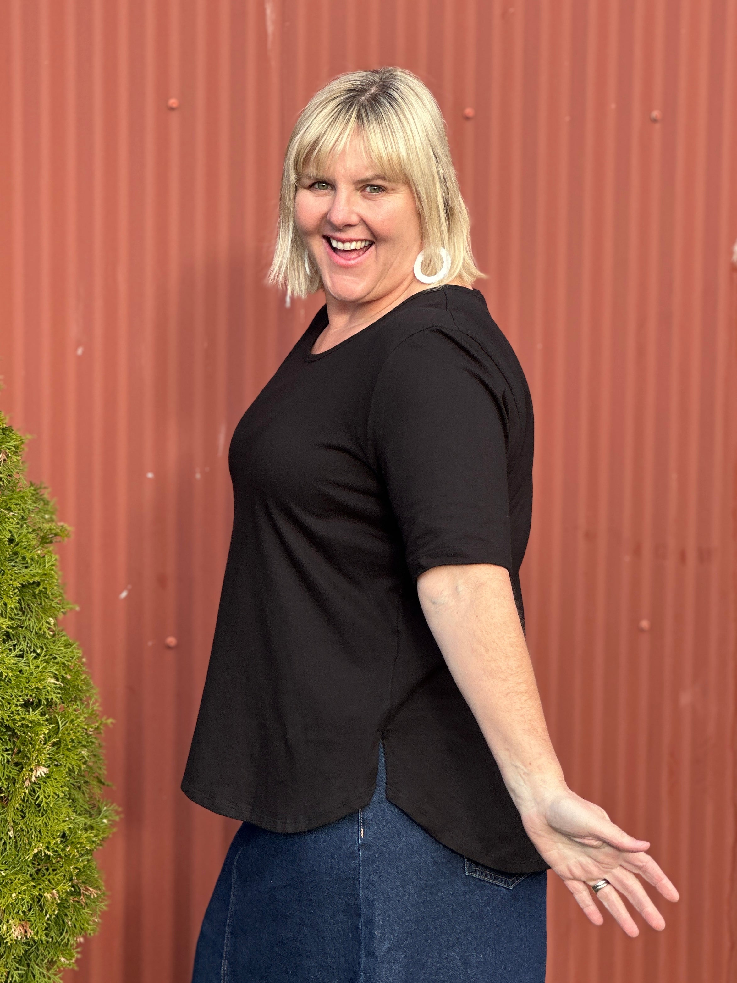 Cotton Knit Basic Curved Tee - Black