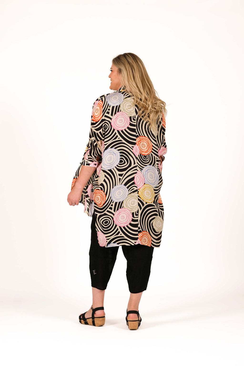 Relaxed, architectural, and effortlessly cool shirt. Featuring an oversized silhouette, soft collar detail, dropped sleeves, and a longer back hem for easy layering and movement. 