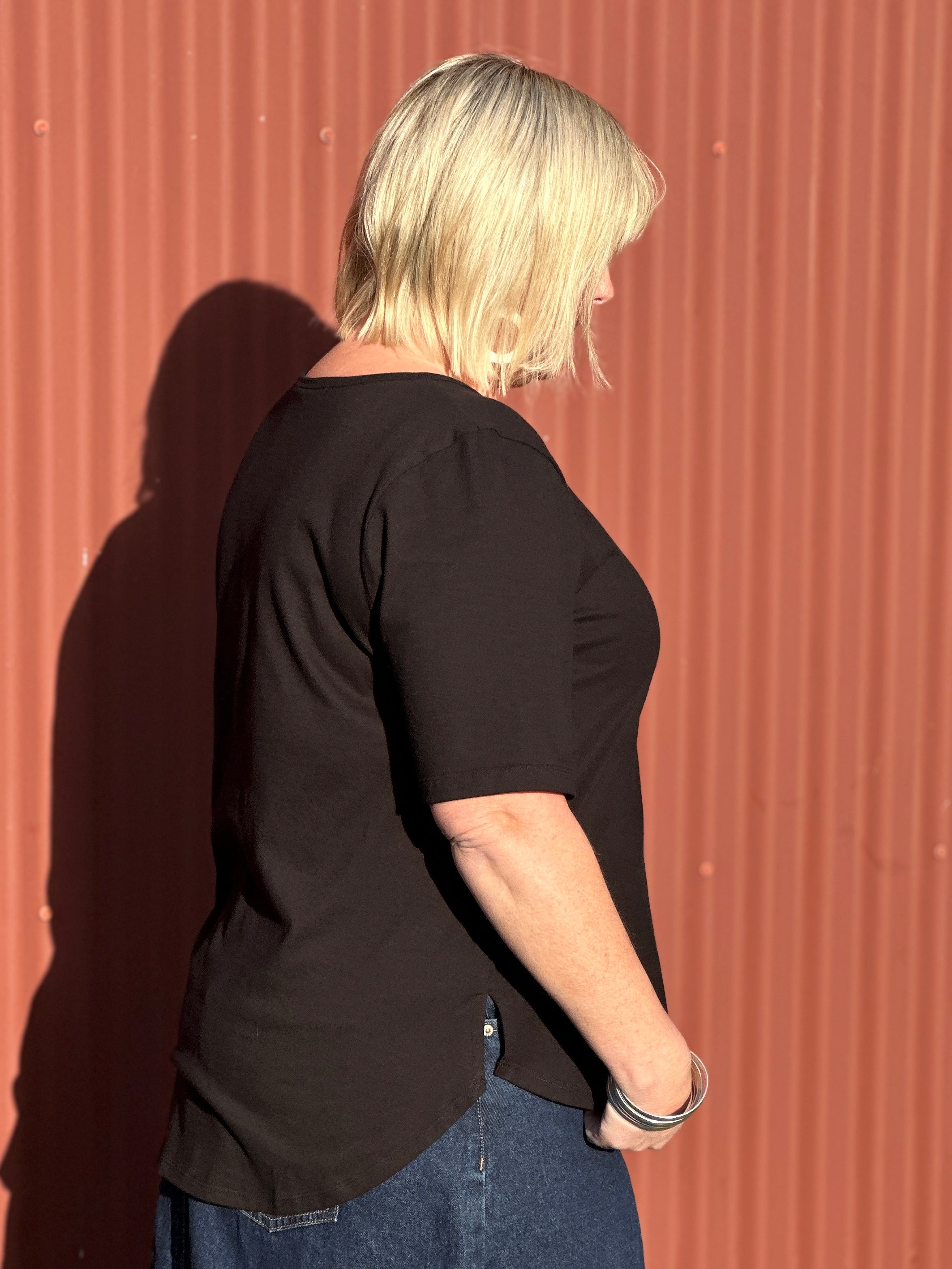 Cotton Knit Basic Curved Tee - Black