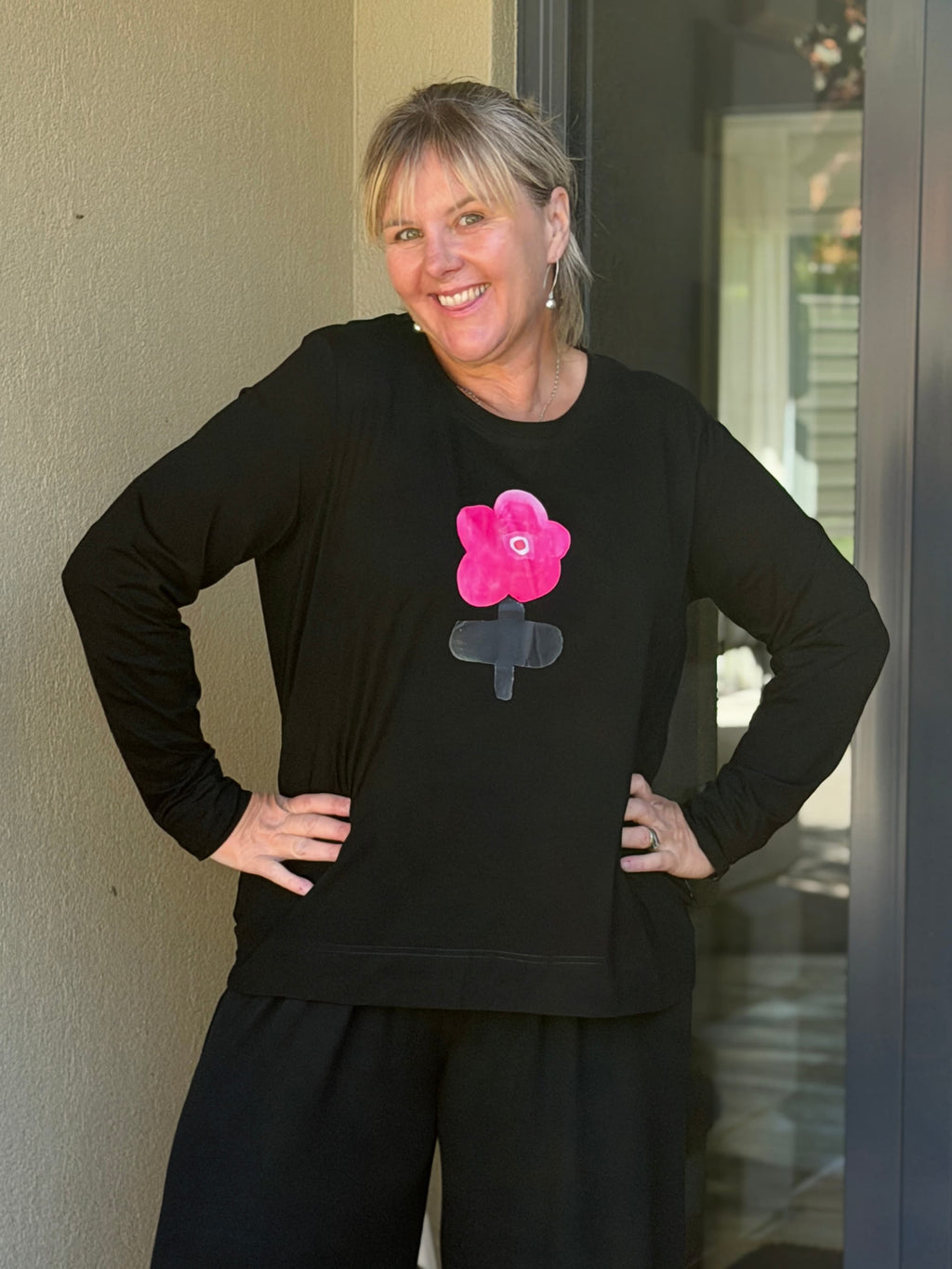 Basic Top By Jellicoe With fun Hot pink flower 