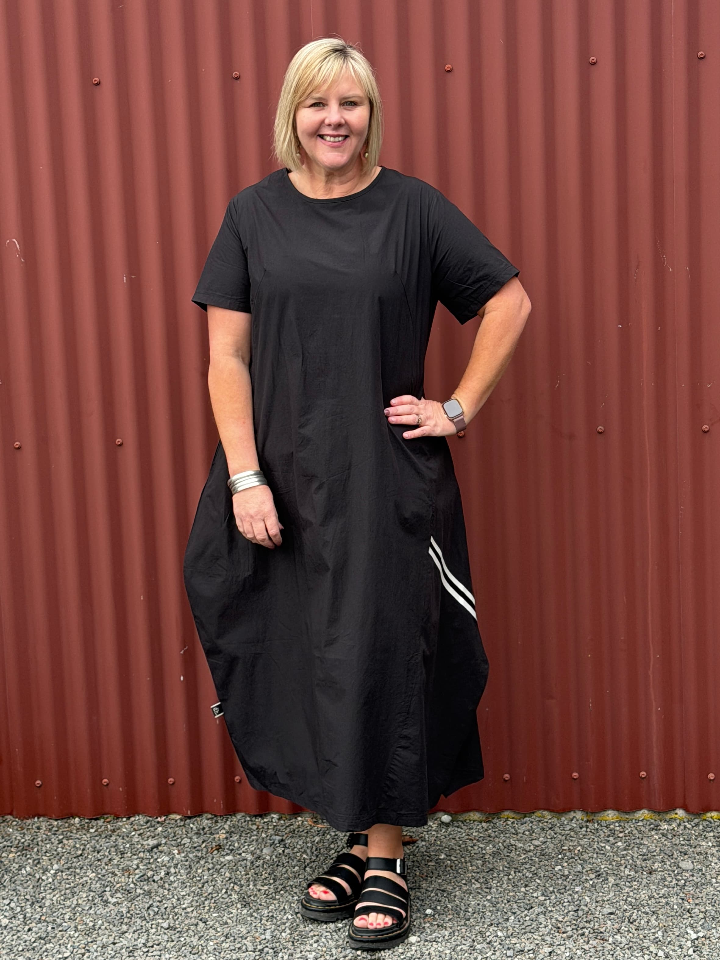 Relaxed and sculptural with soft shaping through the body. Featuring angled seam detailing, inset pockets, and subtle cocoon shaping that creates beautiful movement when worn. Finished with soft back elastic adjustable detailing for gentle shape and an effortless everyday feel with edge.
Designed in New Zealand for real women.

Fabric- Cotton