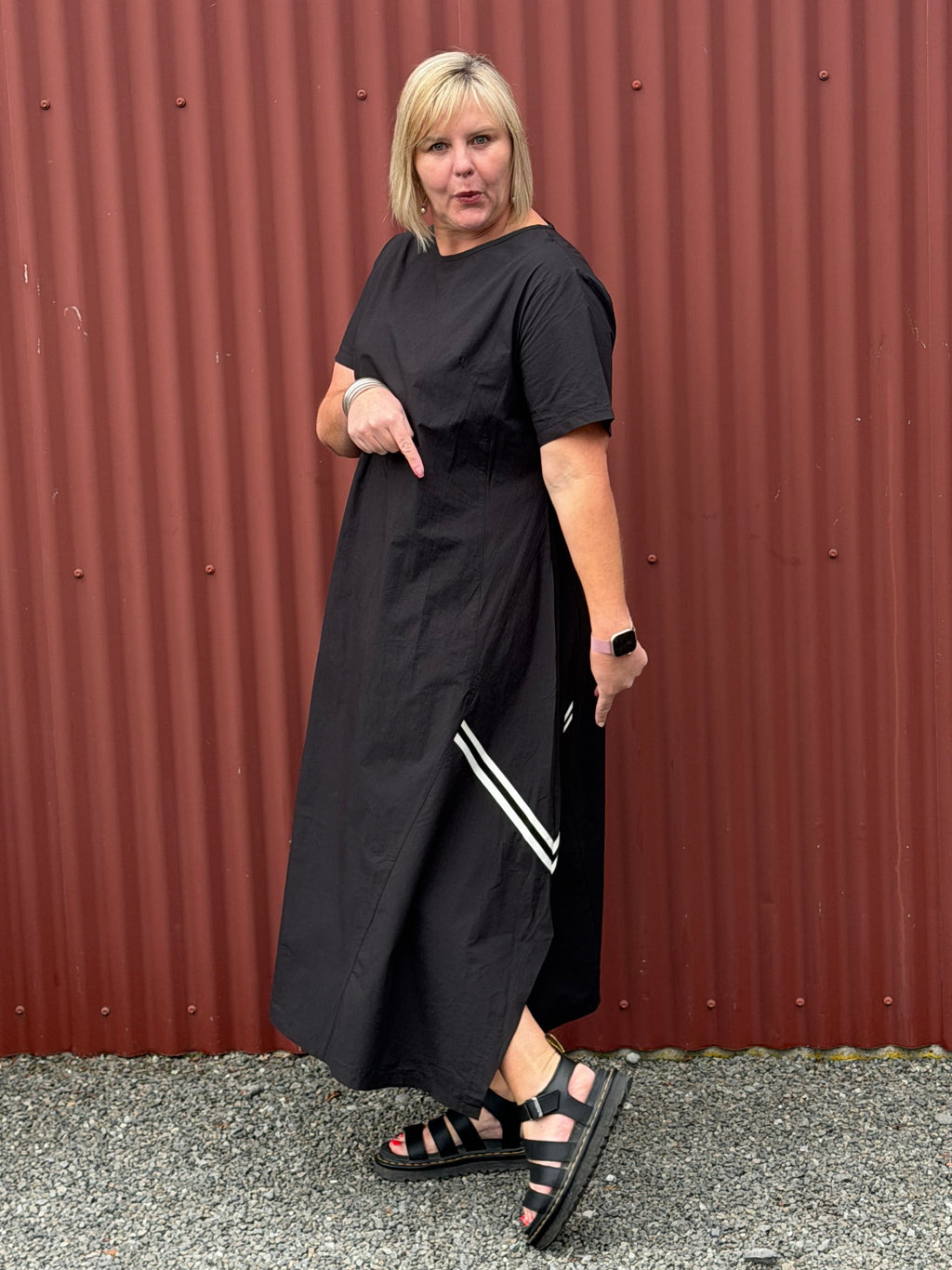 Relaxed and sculptural with soft shaping through the body. Featuring angled seam detailing, inset pockets, and subtle cocoon shaping that creates beautiful movement when worn. Finished with soft back elastic adjustable detailing for gentle shape and an effortless everyday feel with edge.
Designed in New Zealand for real women.

Fabric- Cotton