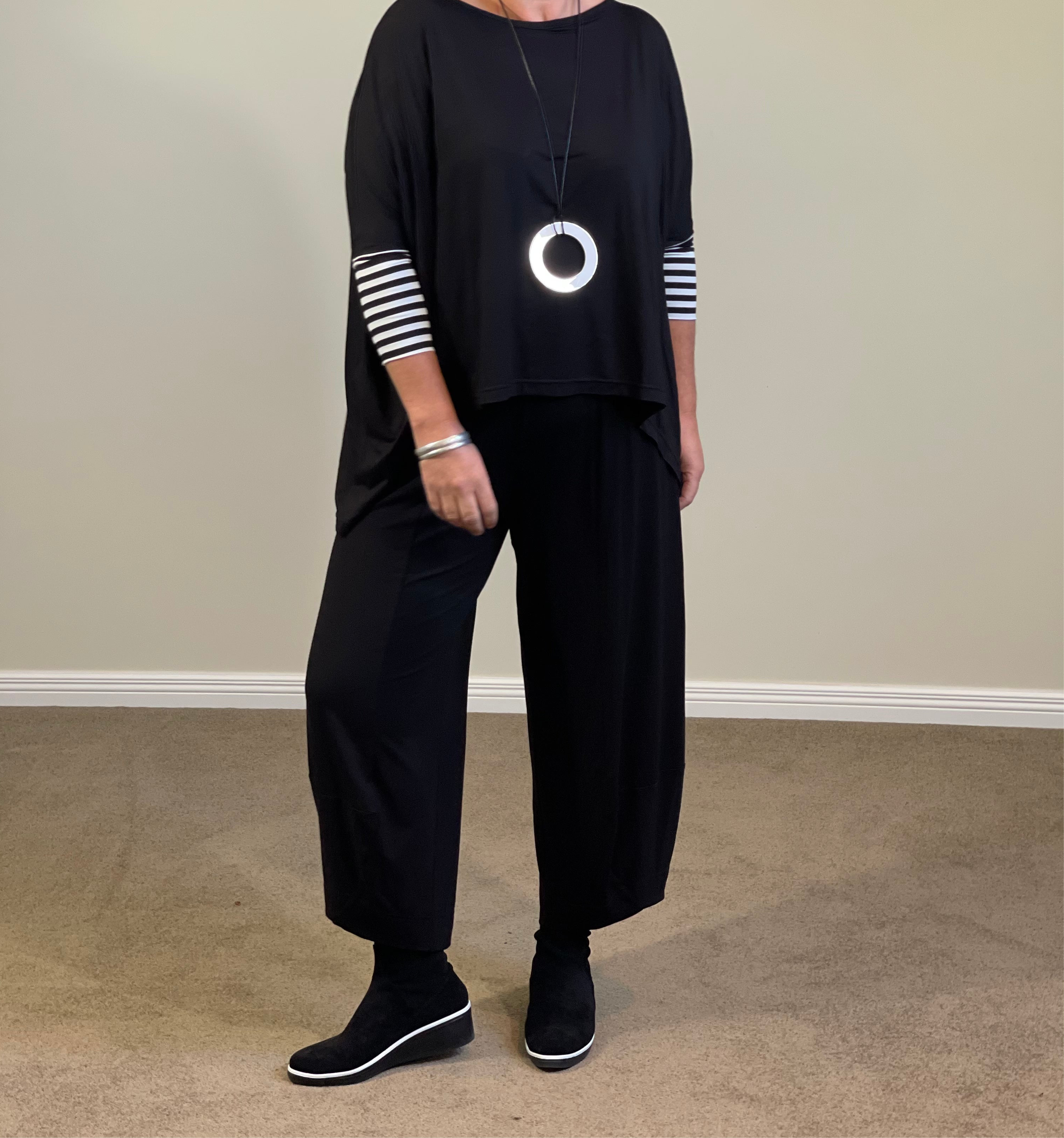 Knit pouch pants