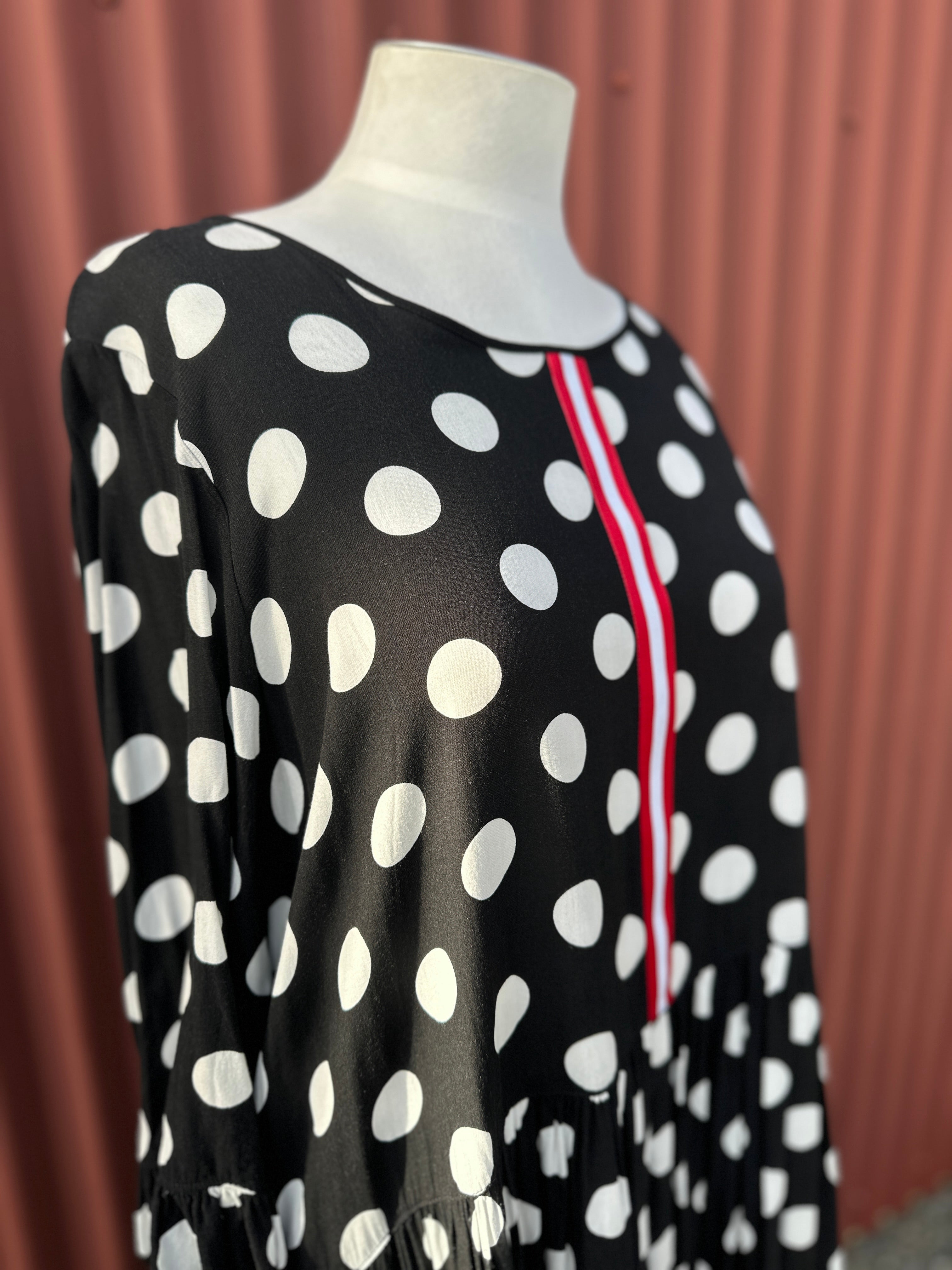 Jellicoe - Black & Whit Spot Dress Size XL (18)