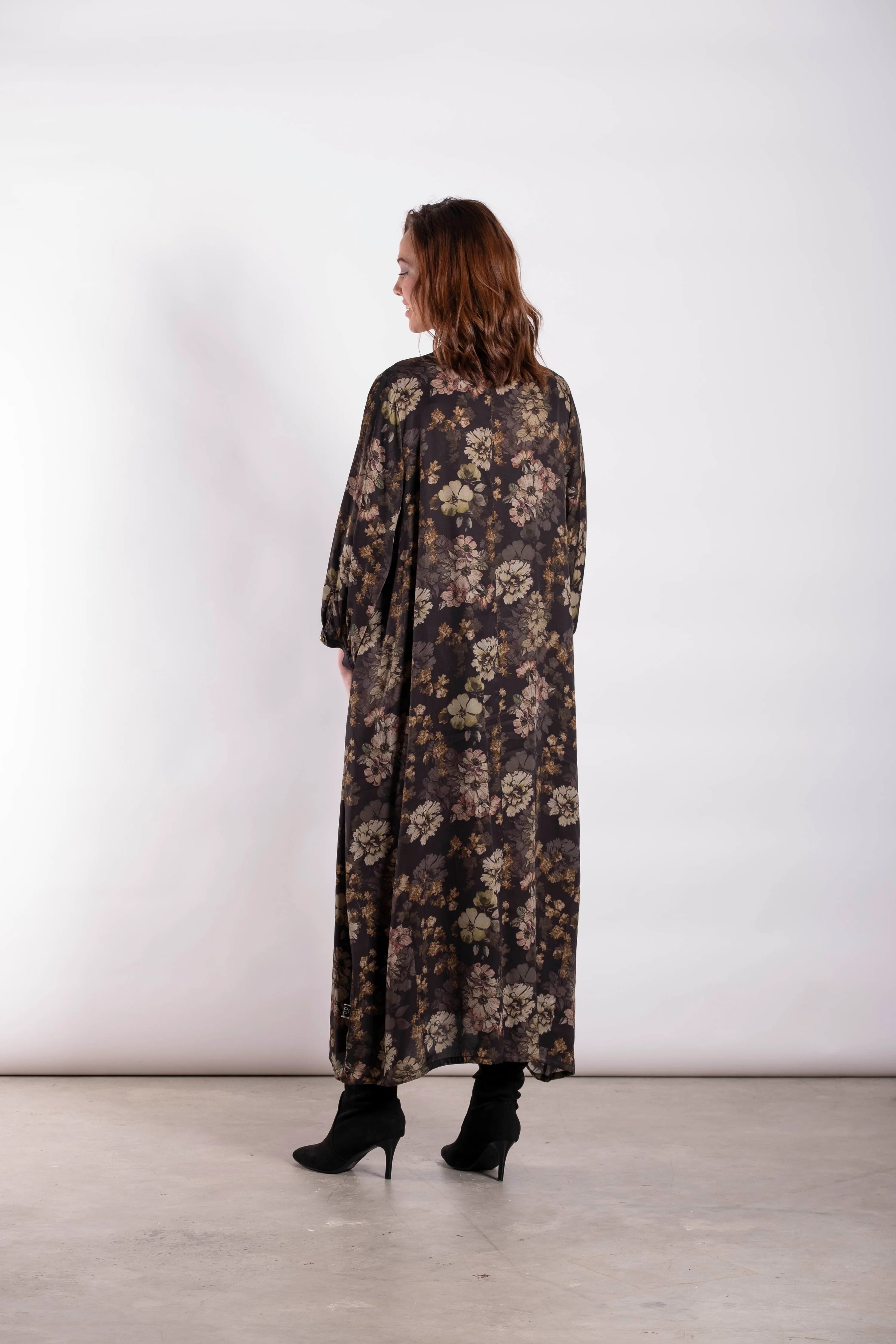 The Desire Dress features gentle shaping through the body and subtle pleat detailing at the front, the Desire Dress offers beautiful movement while maintaining a clean, elegant look. Fabric : Tencel By Deeanne Hobbs 