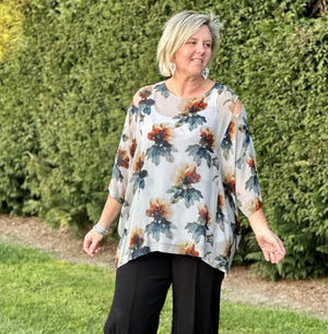 ! A Lizzy Top-Grey Floral