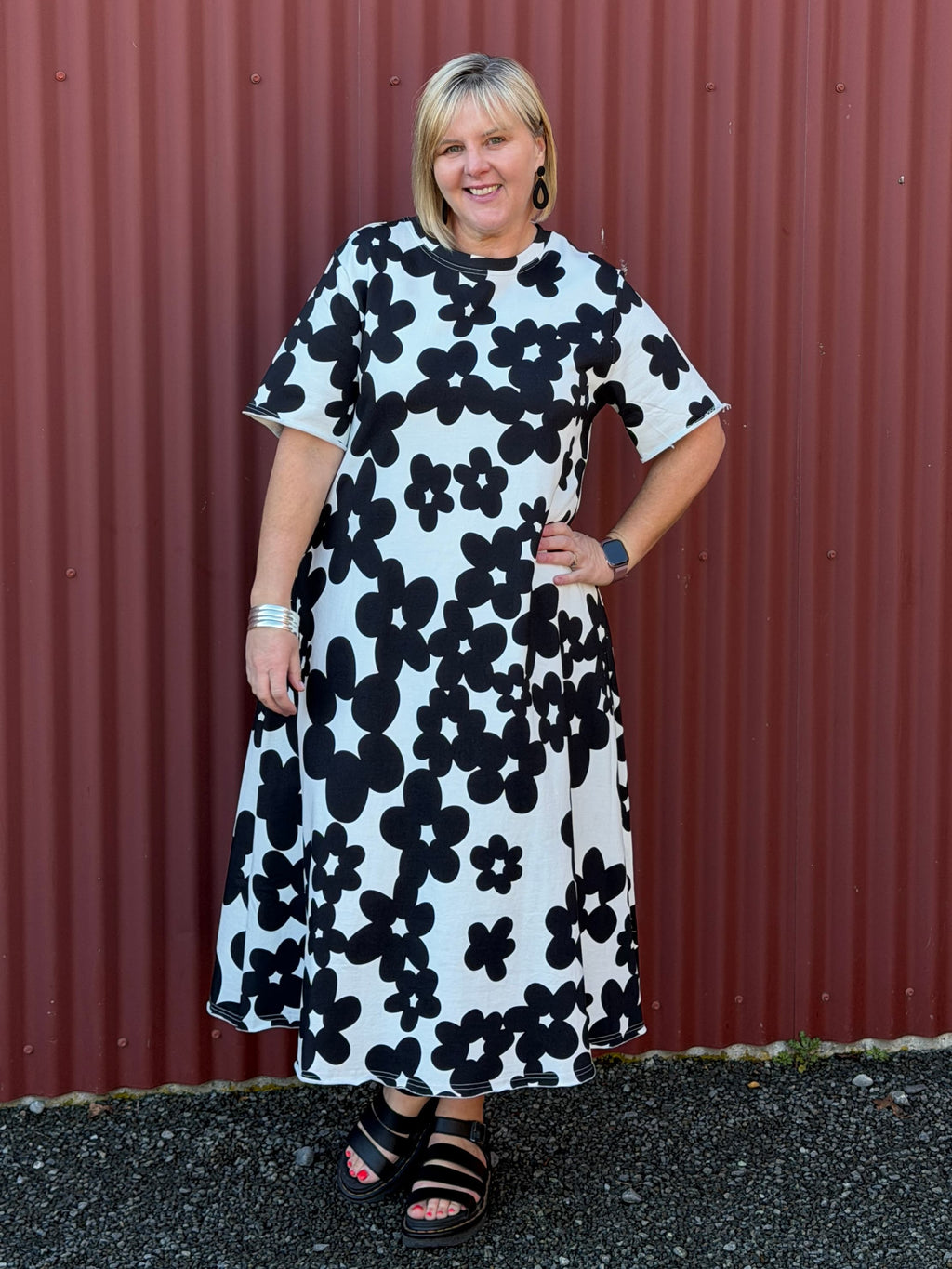 Relaxed and effortless with a softly flowing A-line silhouette.Architectural lines, inset pockets, drape that moves beautifully on the body. Deeanne Hobbs