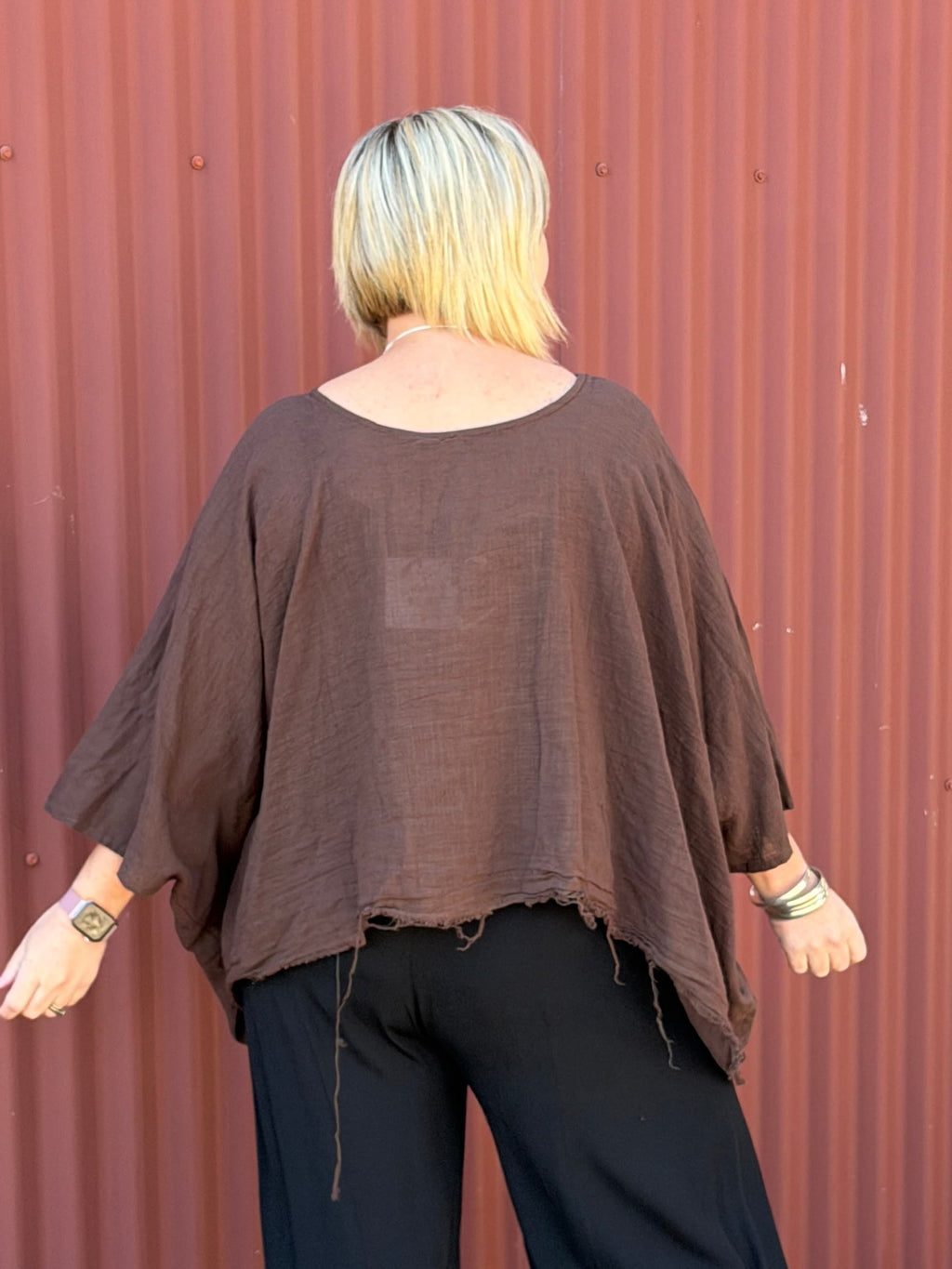 Cotton gauze tunic top. 100% breathable cotton, it's got an oversized fit, wide draped sleeves, and an asymmetrical frayed hem for that relaxed, lived-in vibe. Label: CINDY G