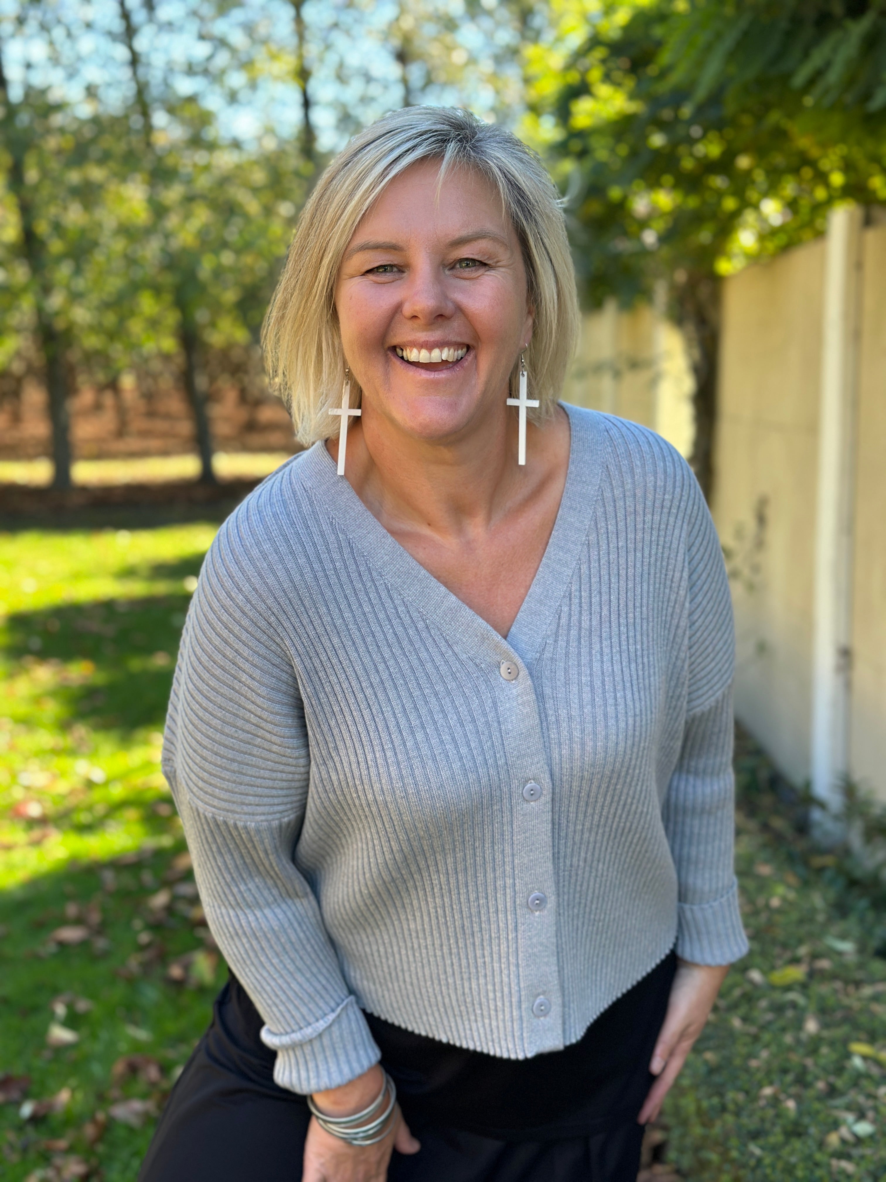 ! !  Merino Rib Vee Cardi - Silver
