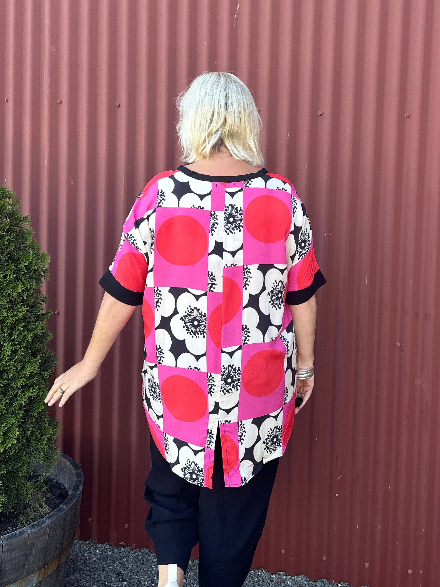 Relaxed Tee -Showoff
