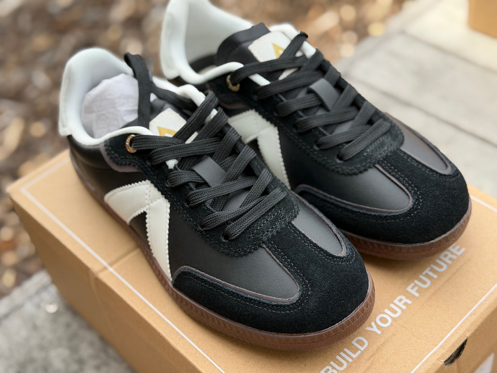 Elite Classic - Black/White Dk Gum