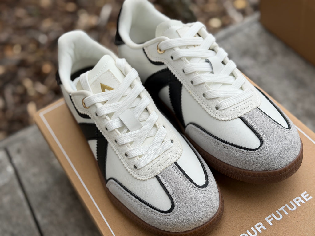 Elite Classic - White Black DK Gum