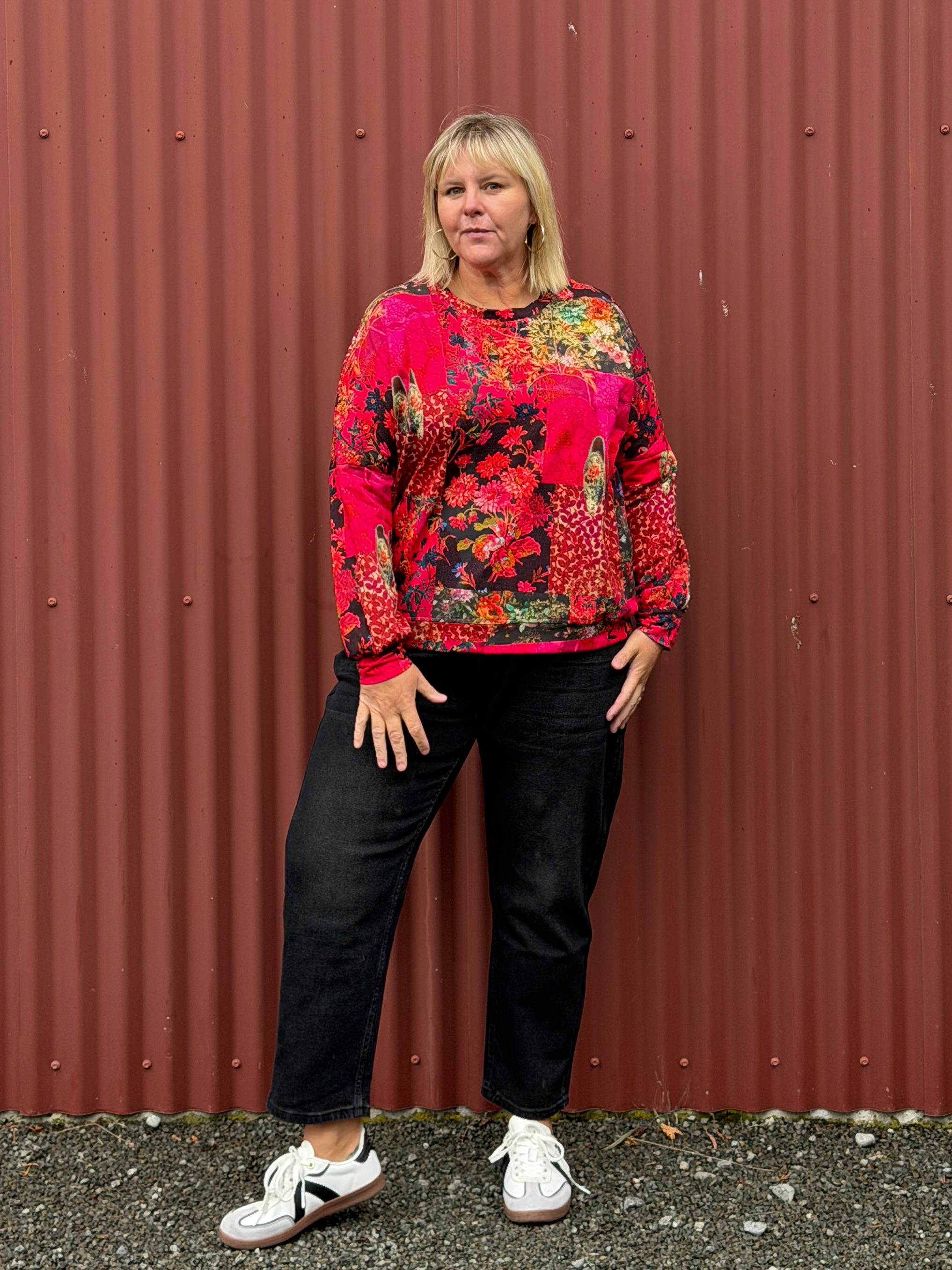 Sweatshirt -She walks in Colour