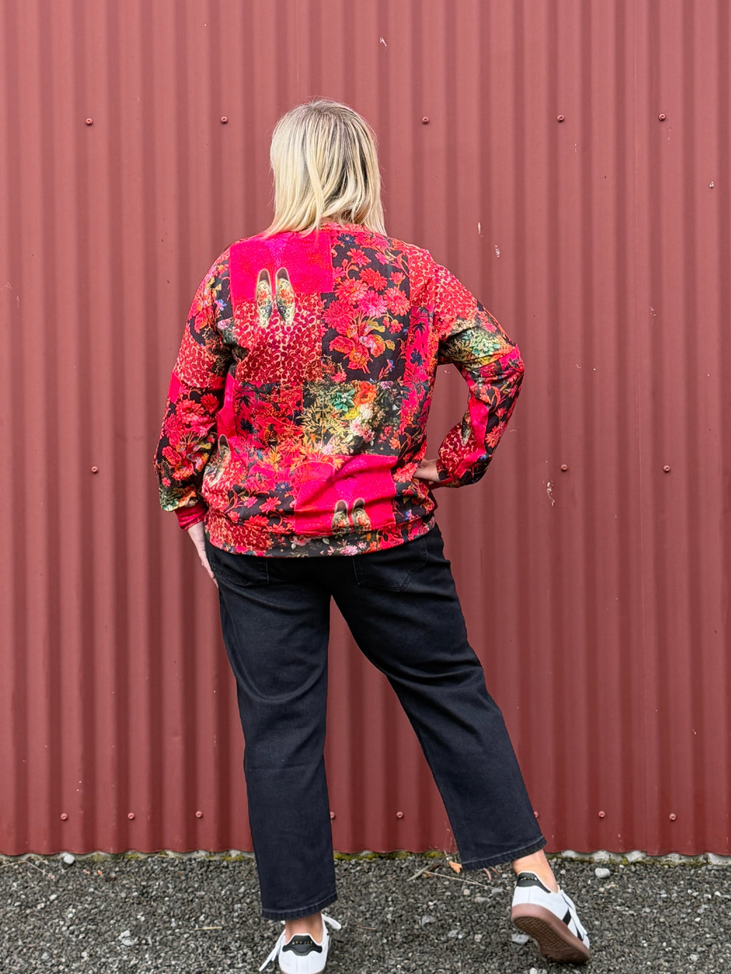 Sweatshirt -She walks in Colour