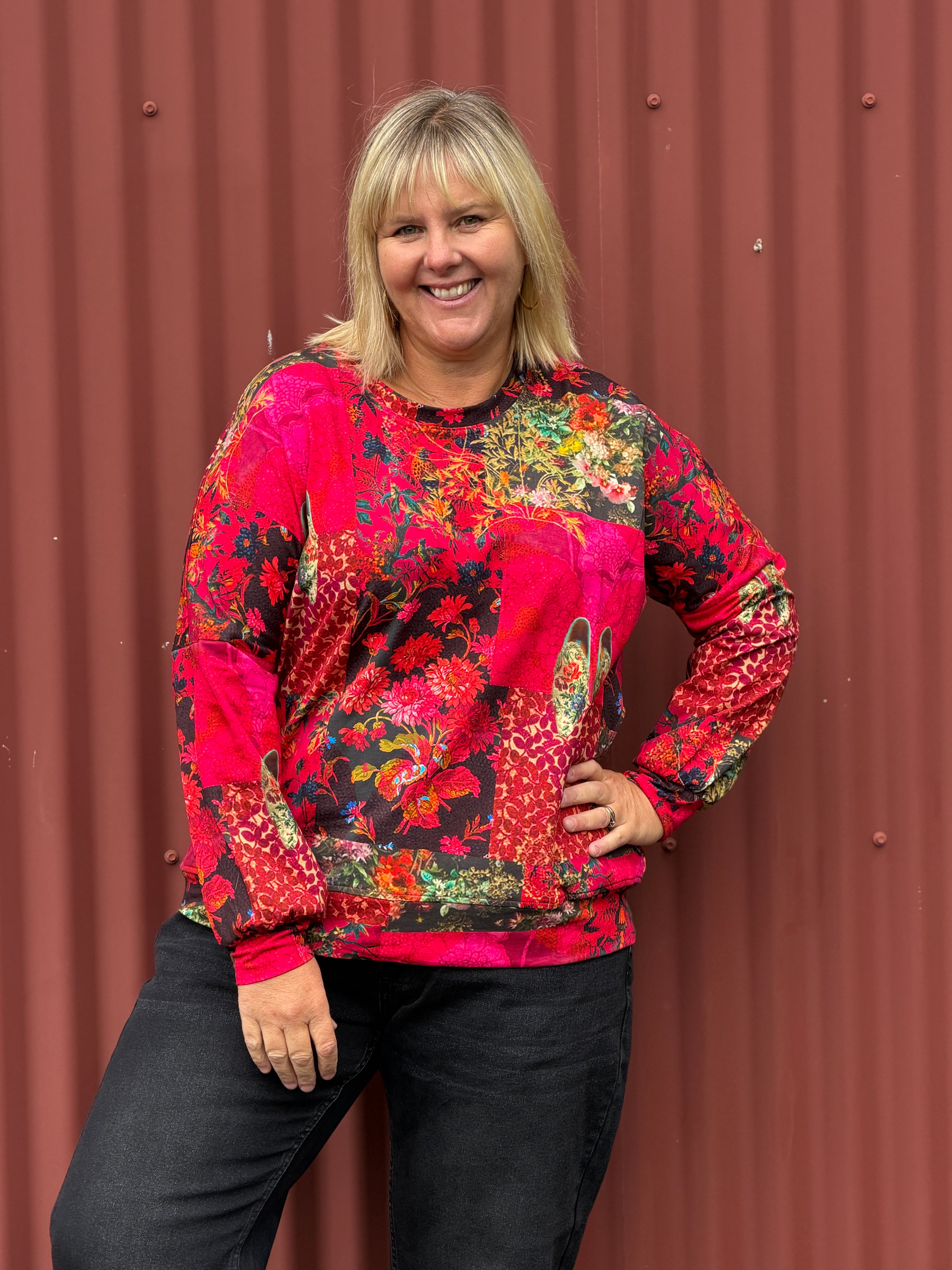 Sweatshirt -She walks in Colour