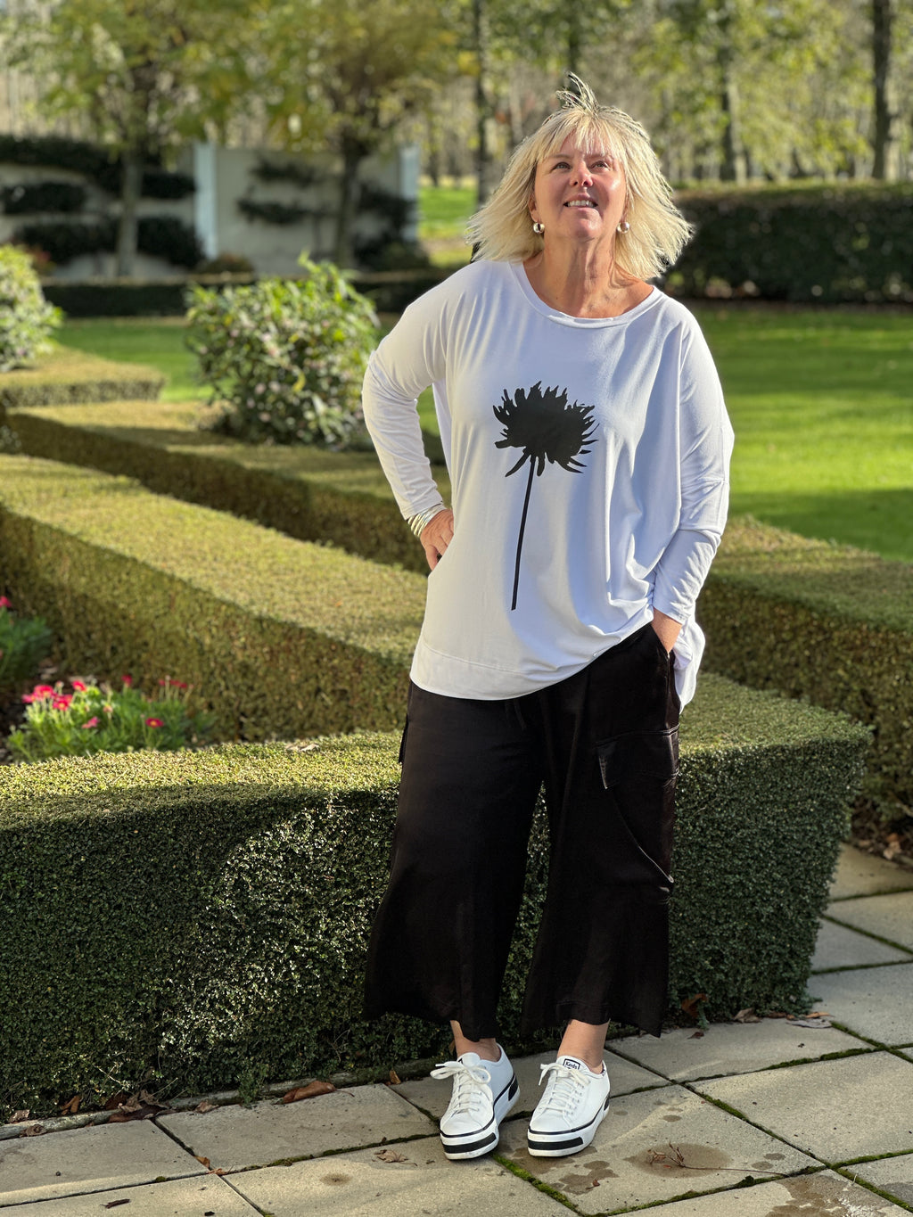 Dahlia Square Top - White