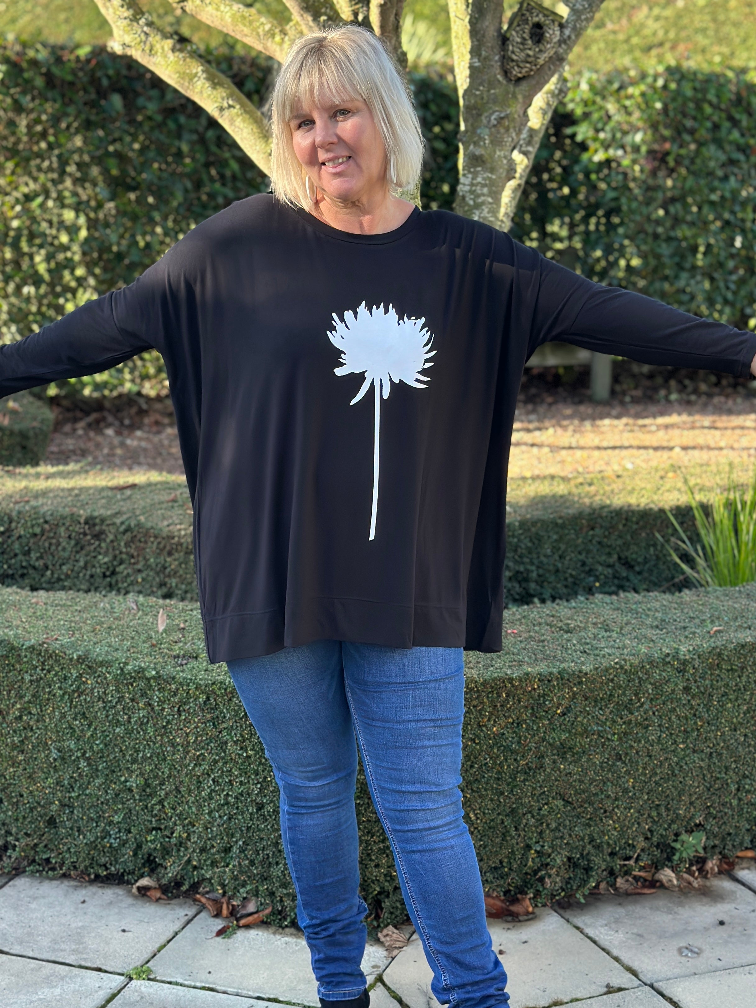 Dahlia Square Top - Black