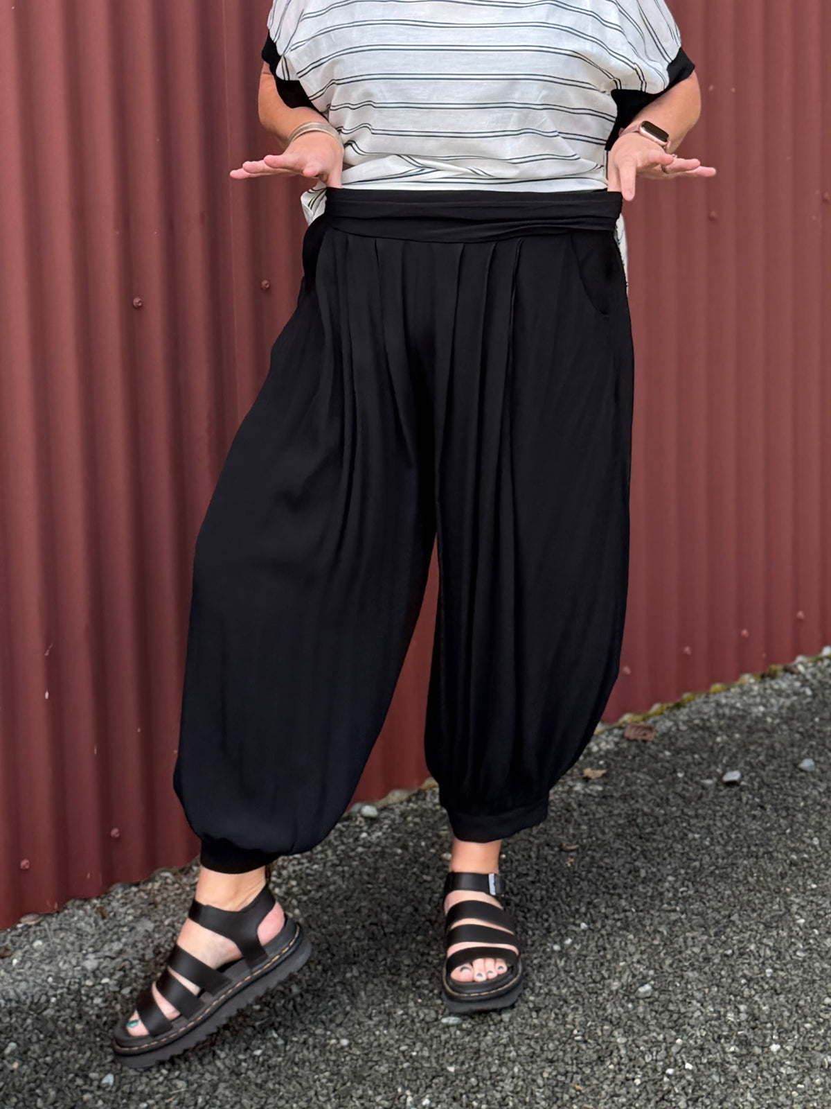 The Silhouette Harem Pant is a statement piece that combines effortless comfort with a contemporary silhouette.  Fabric :48% Viscose / 52% Rayon By OBI 