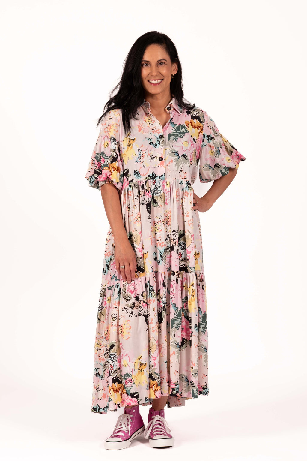 Soft painterly florals and washed pastel tones give this dress a dreamy romantic feel. Light and flowing with an easy drape, it has a relaxed feminine look that feels effortless and fresh. 