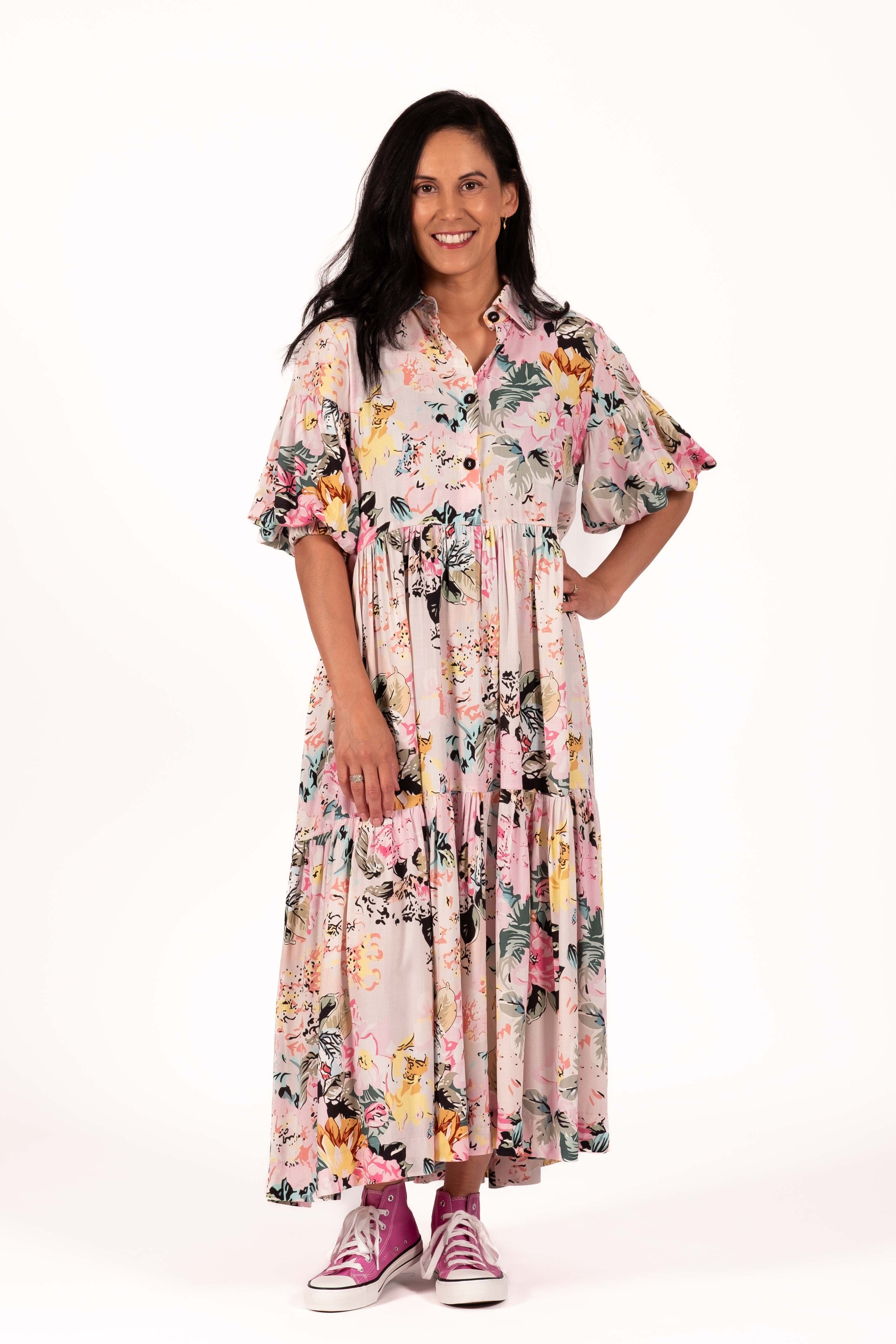 Soft painterly florals and washed pastel tones give this dress a dreamy romantic feel. Light and flowing with an easy drape, it has a relaxed feminine look that feels effortless and fresh. 