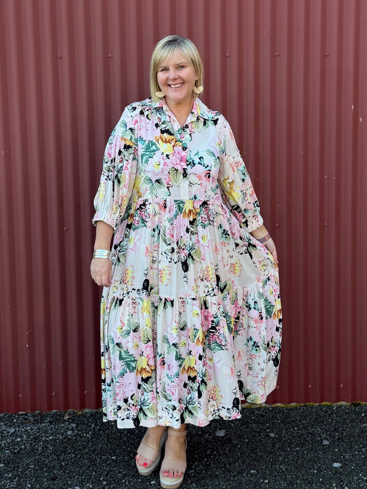 Soft painterly florals and washed pastel tones give this dress a dreamy romantic feel. Light and flowing with an easy drape, it has a relaxed feminine look that feels effortless and fresh. 
