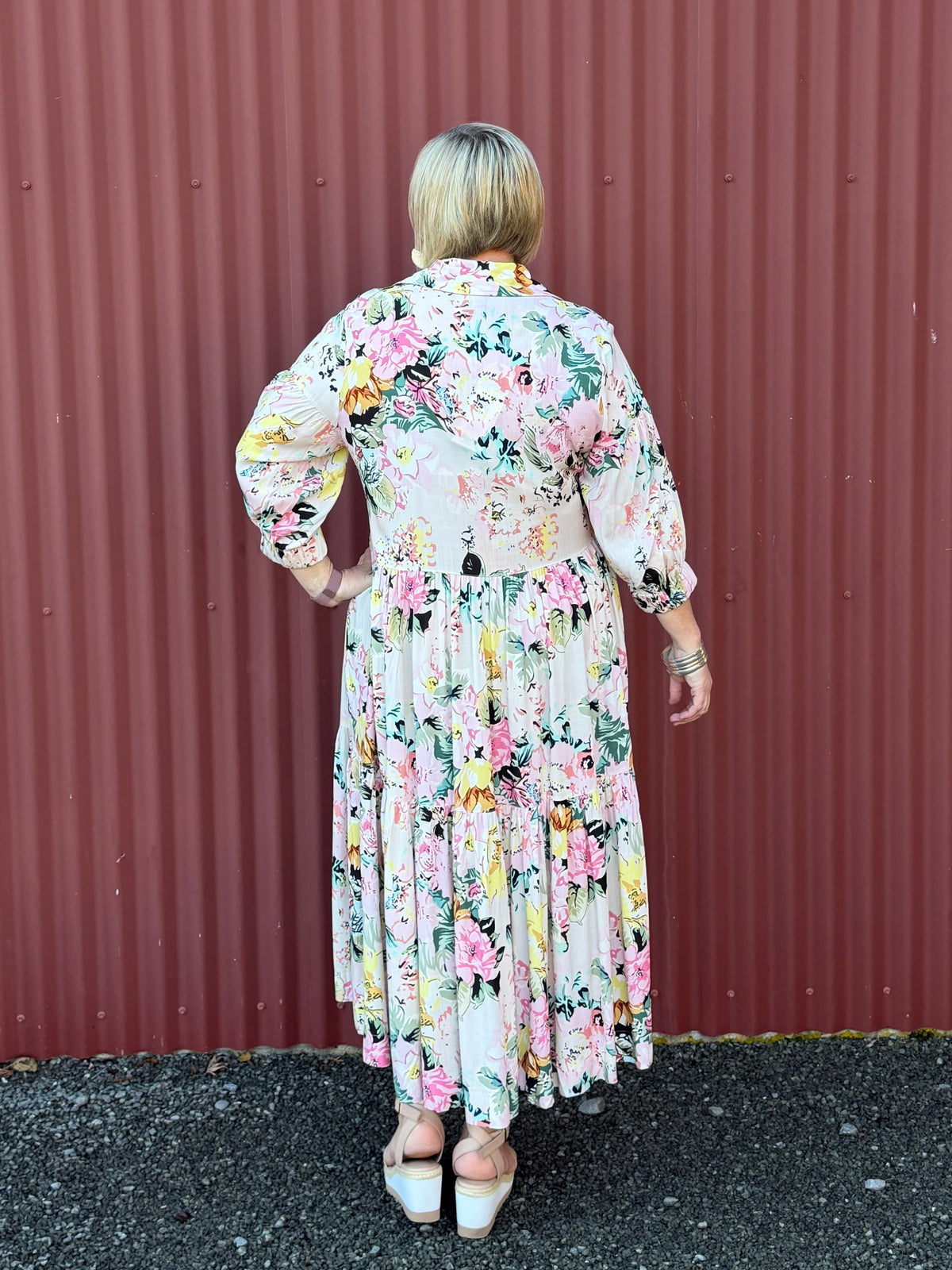 Soft painterly florals and washed pastel tones give this dress a dreamy romantic feel. Light and flowing with an easy drape, it has a relaxed feminine look that feels effortless and fresh. 