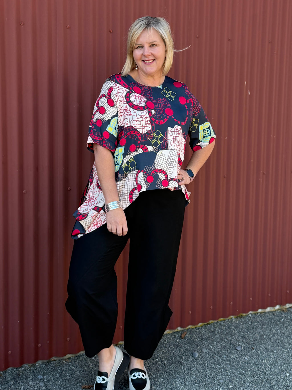 The OBI Marakesh Drape Top features a vibrant print, scoop neckline, elbow-length sleeves and a flowing curved hem. Crafted from 100% viscose for an easy drape.
