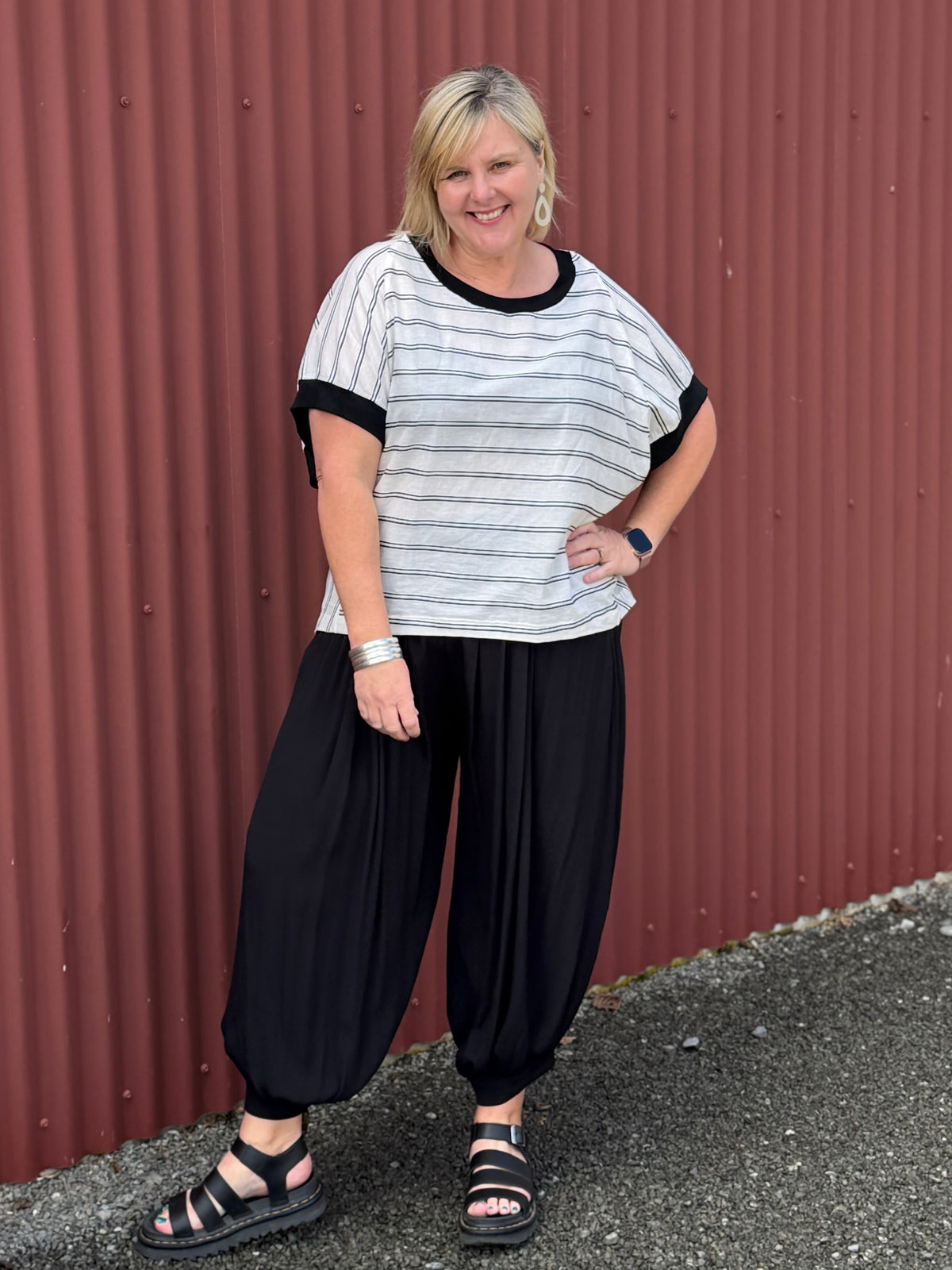 The Finns striped tee showcases a refined striped design that is both intricate and highly effective in its simplicity.  Fabric :71% Cotton / 29% Linen By OBI