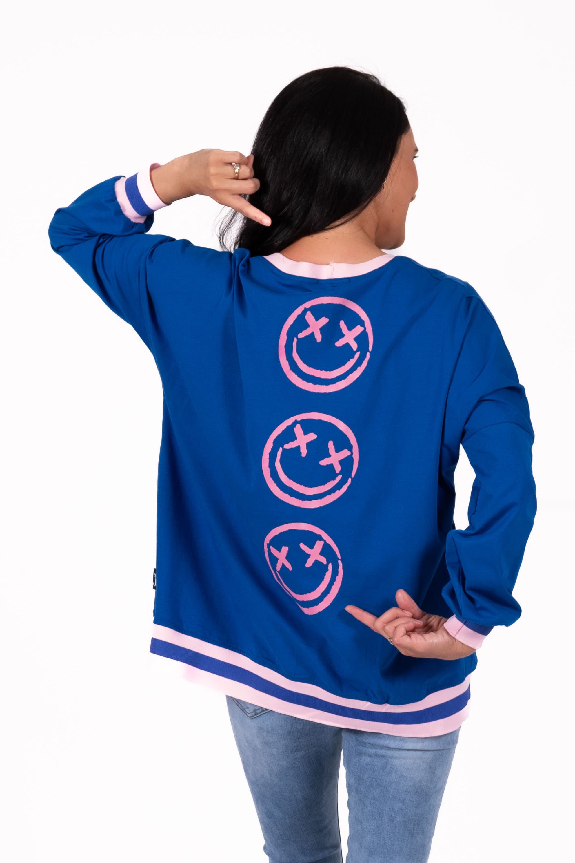 Playful, sporty, and full of personality sweatshirt. This vibrant oversized sweatshirt combines colour with an easy relaxed fit for a fresh everyday statement look. Relaxed and effortlessly cool with a modern oversized silhouette. 