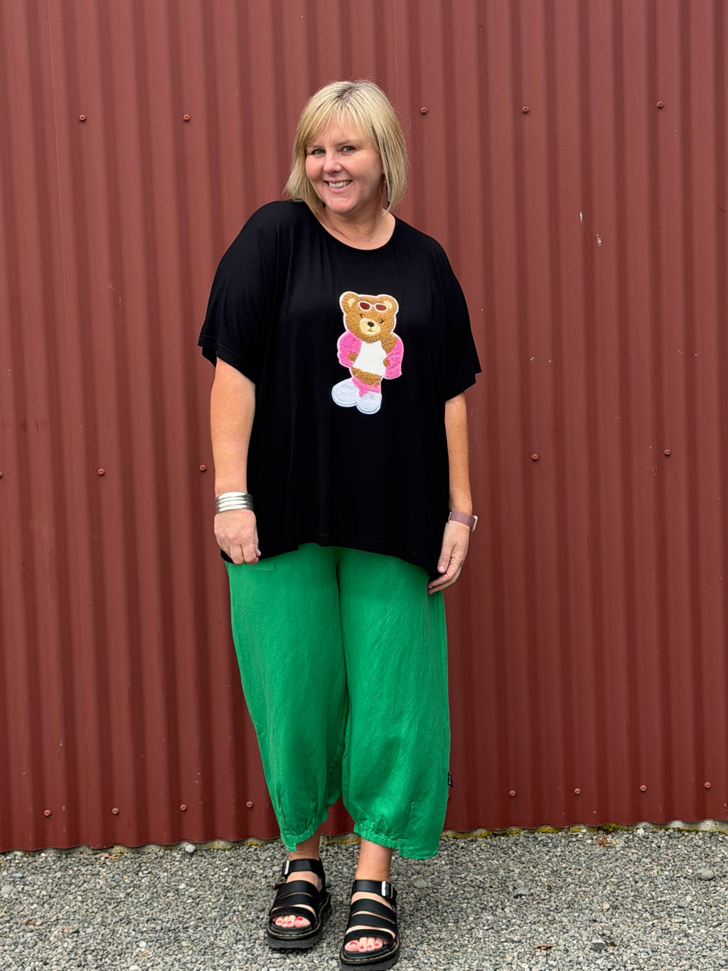 Fresh, playful, and full of personality. These vibrant linen pants bring effortless colour and soft sculptural shaping together for a relaxed statement look that feels modern, artistic, and easy to wear.

Relaxed and effortlessly cool with a softly tapered silhouette. Featuring statement patch pockets, exposed topstitch detailing, and elasticated hems that create subtle sculptural shaping through the leg. Finished with a comfortable elastic waistband and an easy modern fit that feels both practical and elev