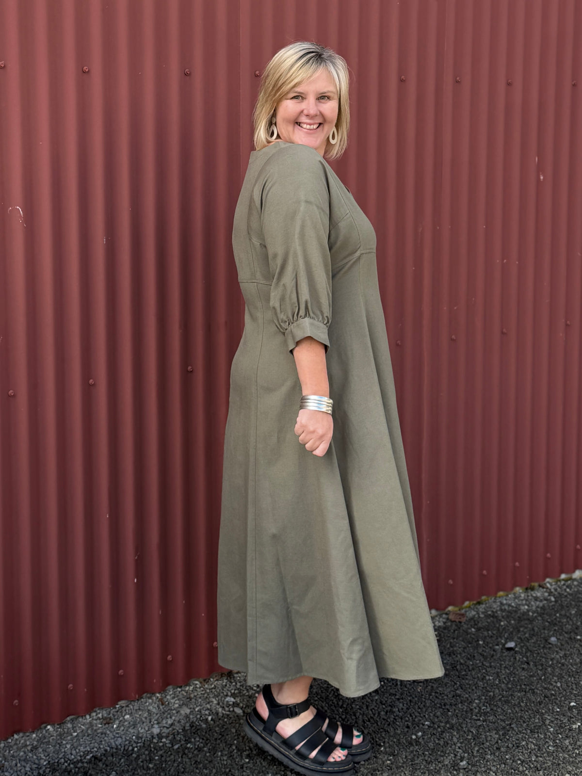 The Tussie Mussie Shift Dress is a beautifully crafted piece that blends effortless comfort with sophisticated design.  Fabric :20% Linen / 30% Cotton / 50% Viscose By OBI