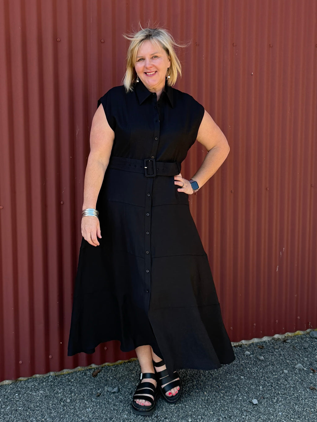 The OBI Velocity Tier Dress features a classic collar, button front, flowing A-line skirt, waist belt and side pockets. Crafted in a rayon, nylon and linen mix.