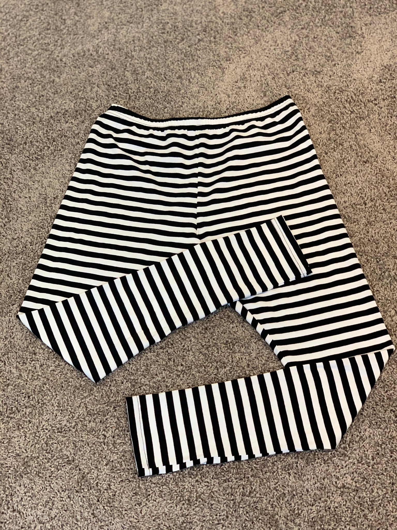 Black and white striped leggings - Long – ontheplusside